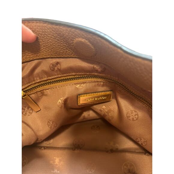 Tory Burch Britten Small Slouchy Tote in Pebbled Leather with Gold Chain Straps - Picture 5 of 7